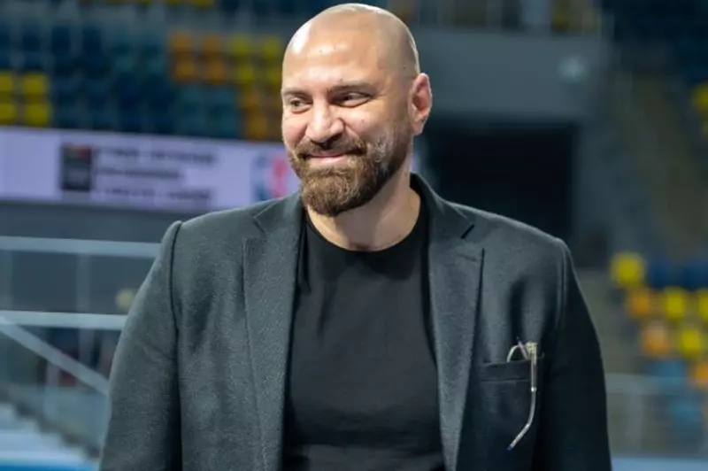 10 مرشحين بينهم أوجستي.. نائب رئيس اتحاد السلة يكشف ليلا كورة كواليس مفاوضات اختيار مدرب منتخب مصر ا 